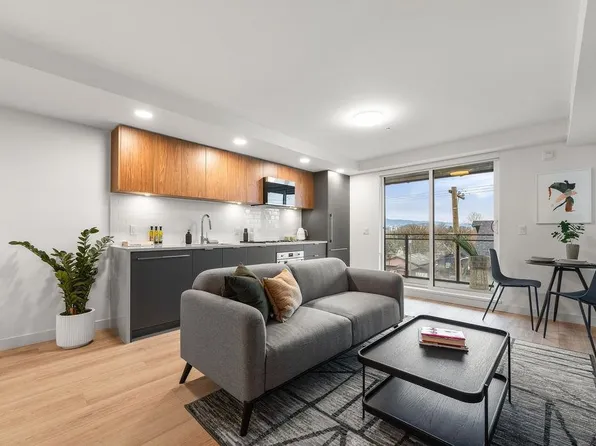2419 Grant St #311, Vancouver, BC V5K 3G4