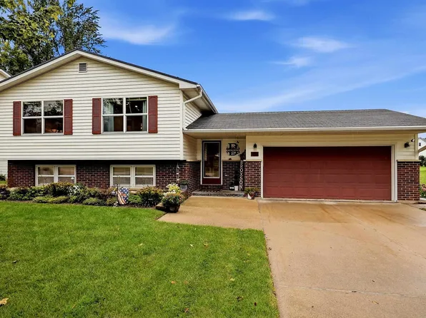 106 8th St NW #Nw, Dyersville, IA 52040
