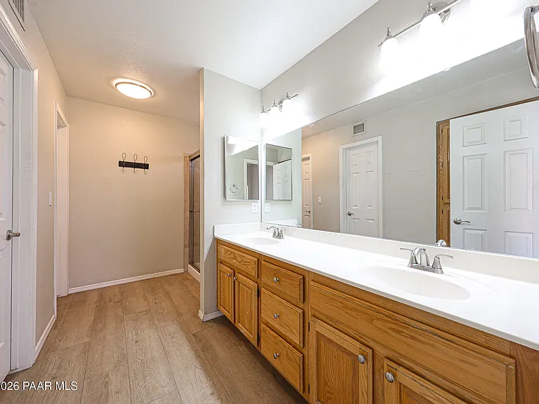 6320 W Paradise Ln — Photo 3