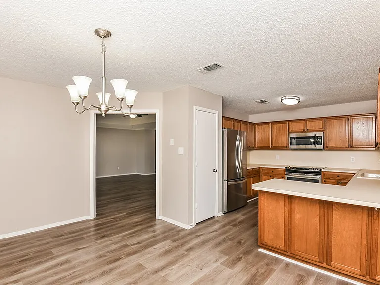 125 Camelot Dr — Photo 6