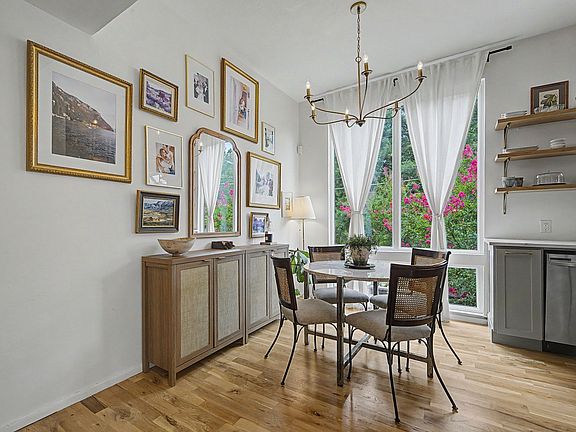 5th image of 3948 Buena Vista St Unit 106