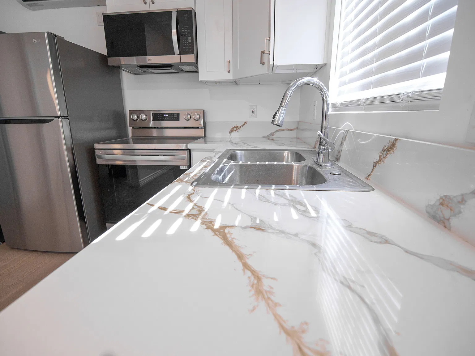 1 bed, 400 sqft, $2,100 — Photo 4