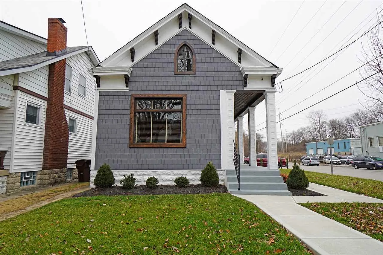 845 Linden Ave photo 1