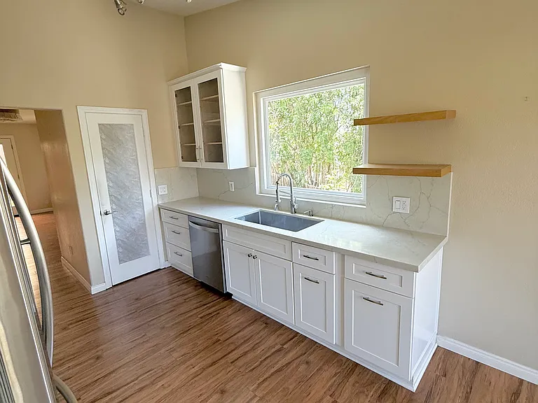 709 Bozanich Cir #B — Photo 9