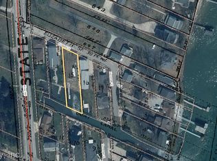 9451 Elizabeth St, Clay, MI 48001