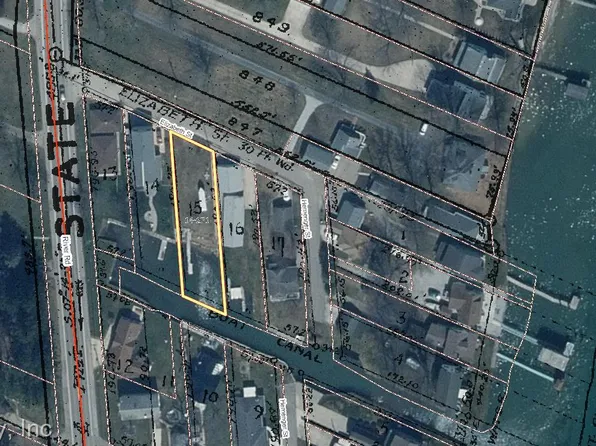 9451 Elizabeth St, Clay, MI 48001