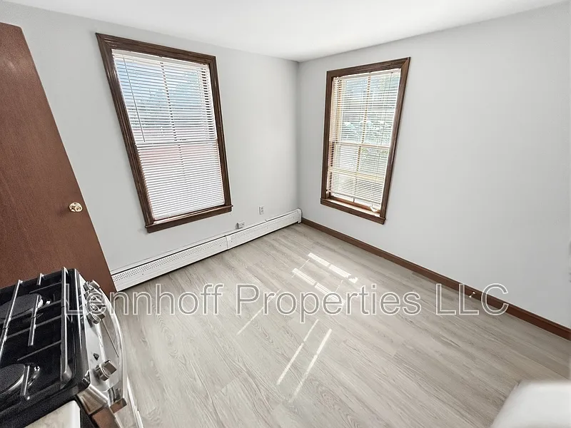 4 bed, 1.0 bath, $2,500 — Photo 3