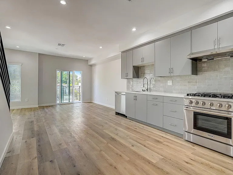 834 N June St #834 — Photo 9
