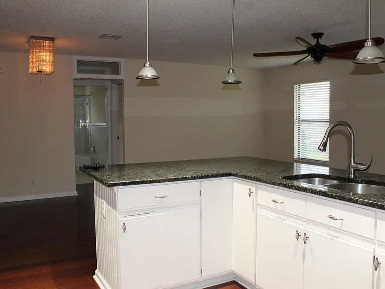 13880 Paddock Dr — Photo 8