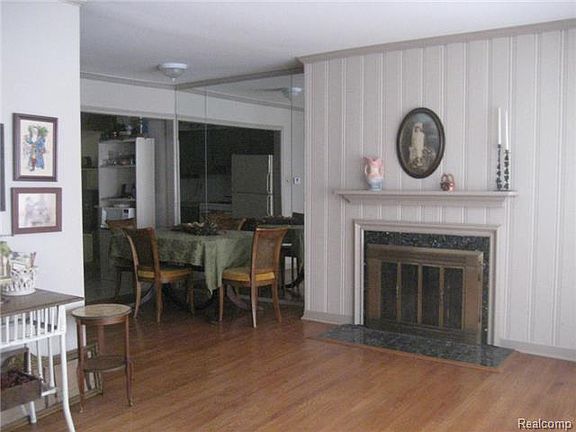 4th image of 27421 Shagbark Dr