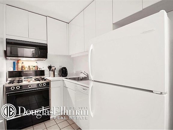 3rd image of 295 Greenwich St #2PN