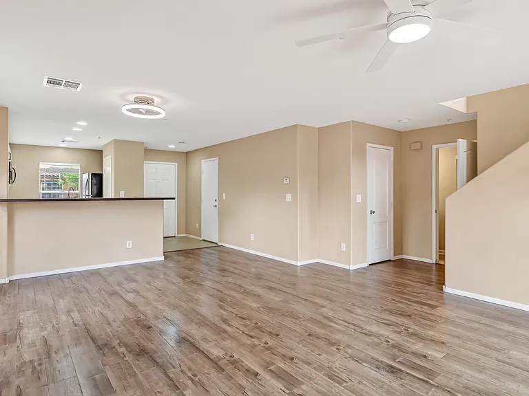 1089 Paradise Coach Dr — Photo 6