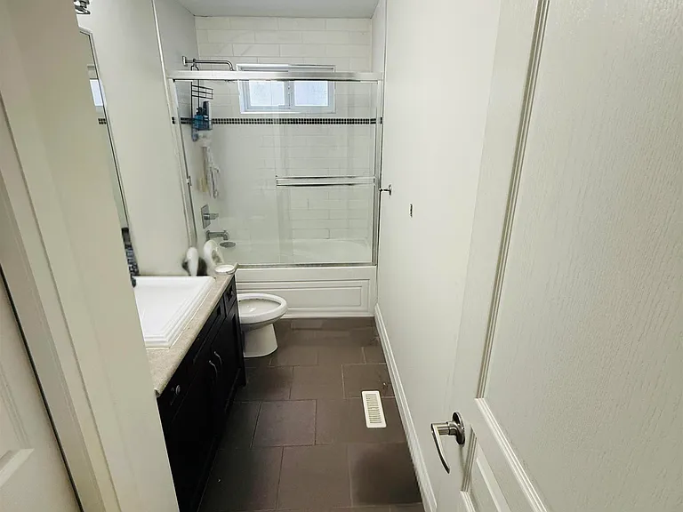 7111 194b St #MAIN FLOOR — Photo 9