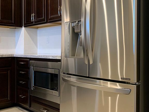 Stainless steel fridge with ice maker and water dispenser