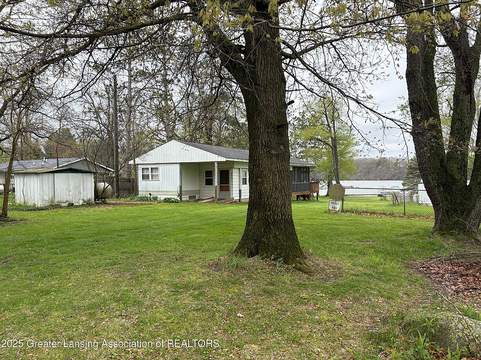 1st image of 8376 Riverview Dr