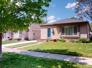 86 Charlevoix St, Clawson, MI 48017