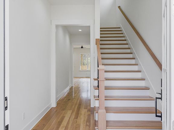 3rd image of 298 Vivelle Ave #B