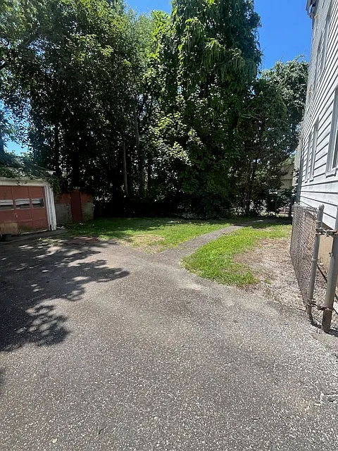 3 bed, 1060 sqft, $1,800 — Photo 4