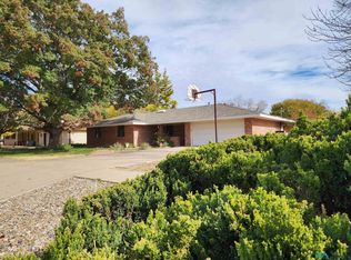 3707 Mission Arch Dr, Roswell, NM 88201