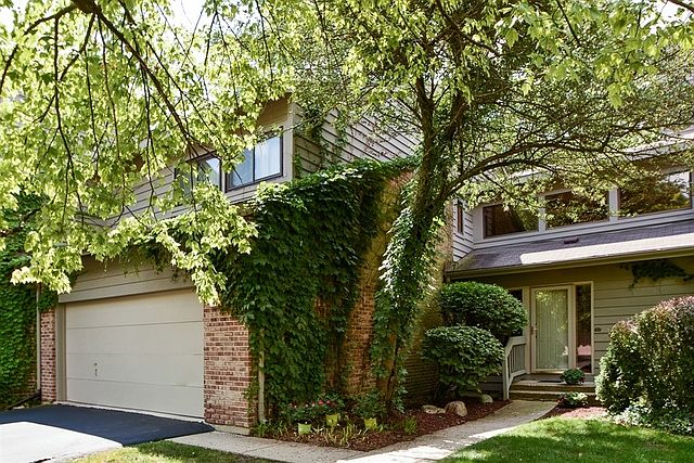 1st image of 4 Brook Ln #4