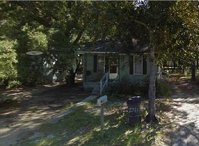 1st image of 2711 E Surrey Dr
