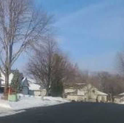 Exterior Neighborhood (street photo)