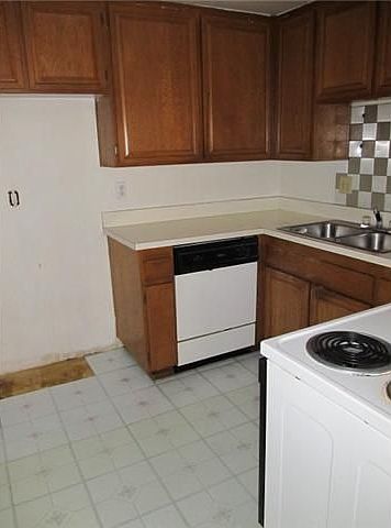 2nd image of 1450 Melrose Ave Unit 108