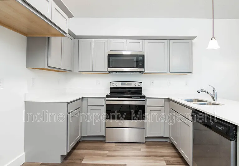 323 W 435 N — Photo 6