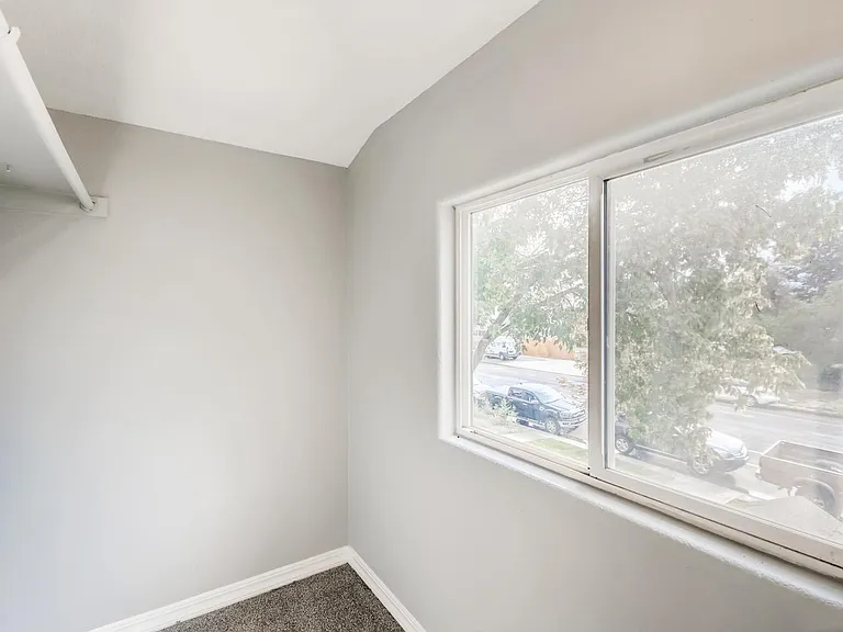 832 Mariposa St — Photo 17