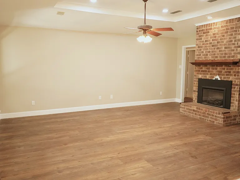 311 Gwendola Dr — Photo 6