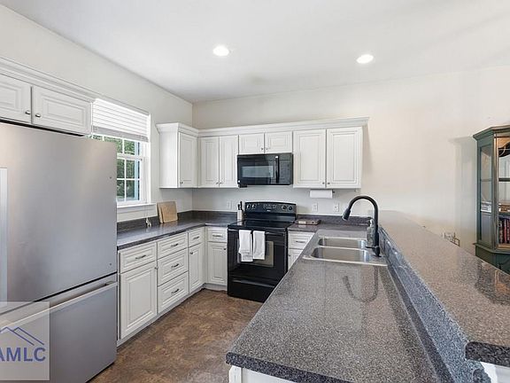 5th image of 825 Terrell Dr