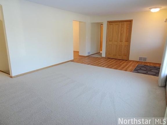 5th image of 3261 Glen Oaks Ave