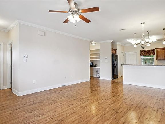 4th image of 4842 Pauline Dr