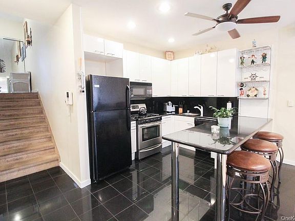 5th image of 2716 Schurz Avenue #B1