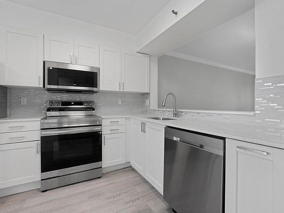 4th image of 2200 S Cypress Bend Drive #402