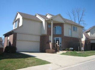 54915 Winter Ct, Shelby Twp, MI 48316