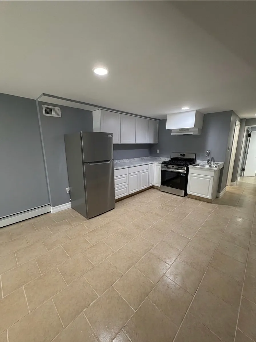 Building Photo - 819 Hollywood Ave #1B