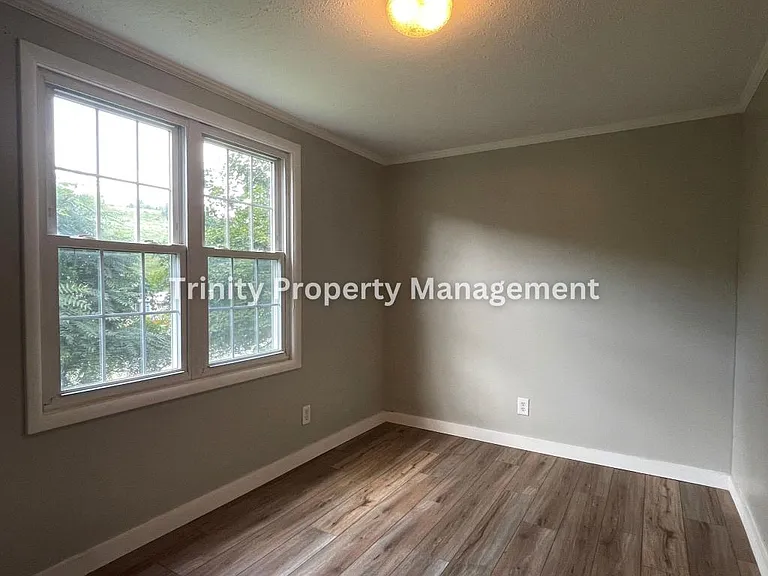 27 Hathaway Dr — Photo 9