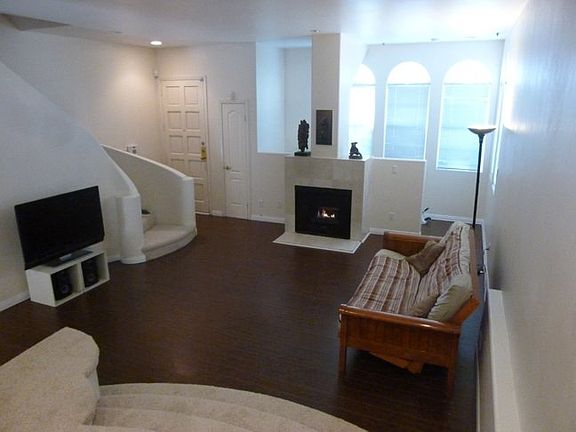 4th image of 408 W Queen St APT 112