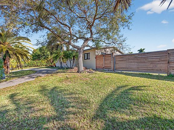 3rd image of 27701 SW 162nd Ct