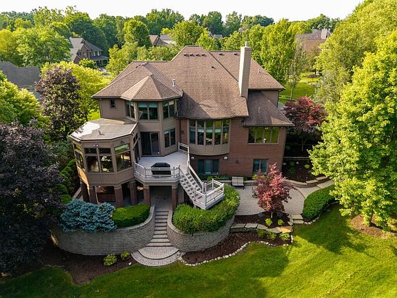 3rd image of 2141 Autumn Hill Dr