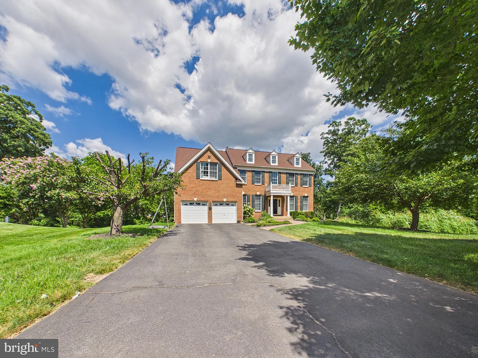 4 bed, 4.5 bath, 4820 sqft, $5,500 — Photo 3