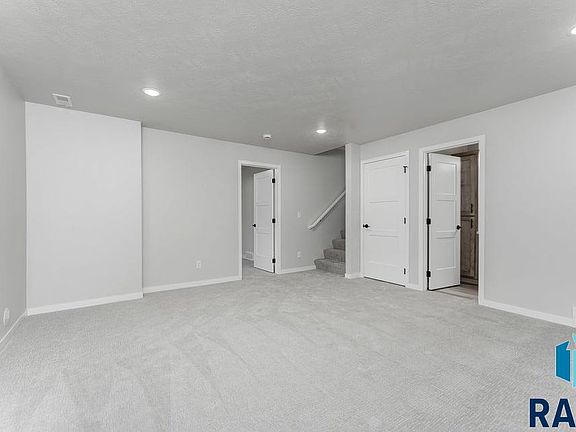 3rd image of 608 N Union Ave