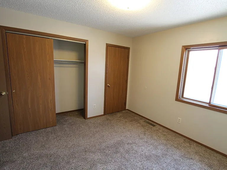 The Warwick of Norfolk. Now leasing updated 1, 2 bedroom apartments and 3 bedroom townhomes! — Photo 42