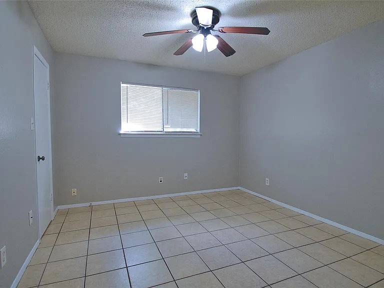1707 Onion Creek Village Dr #A — Photo 10