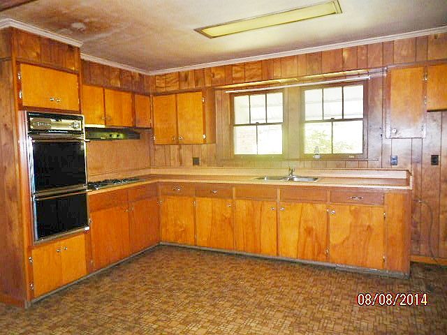 2nd image of 405 Felix St