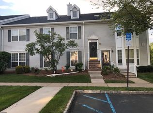 29 Columbus Dr, Franklin Park, NJ 08823