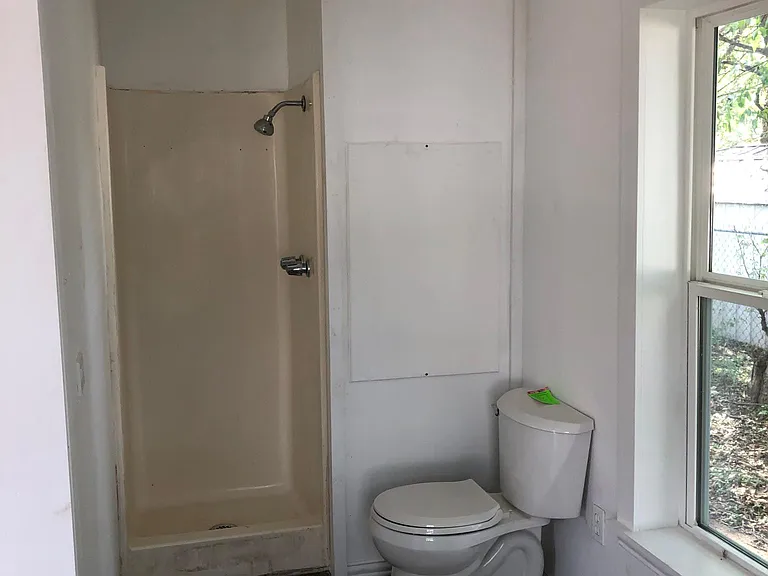 1402 Avenue D — Photo 10