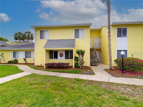 3rd image of 565 Fairways Dr #A