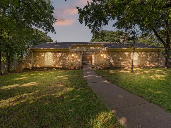 2005 Meadow Dr, Crowley, TX 76036